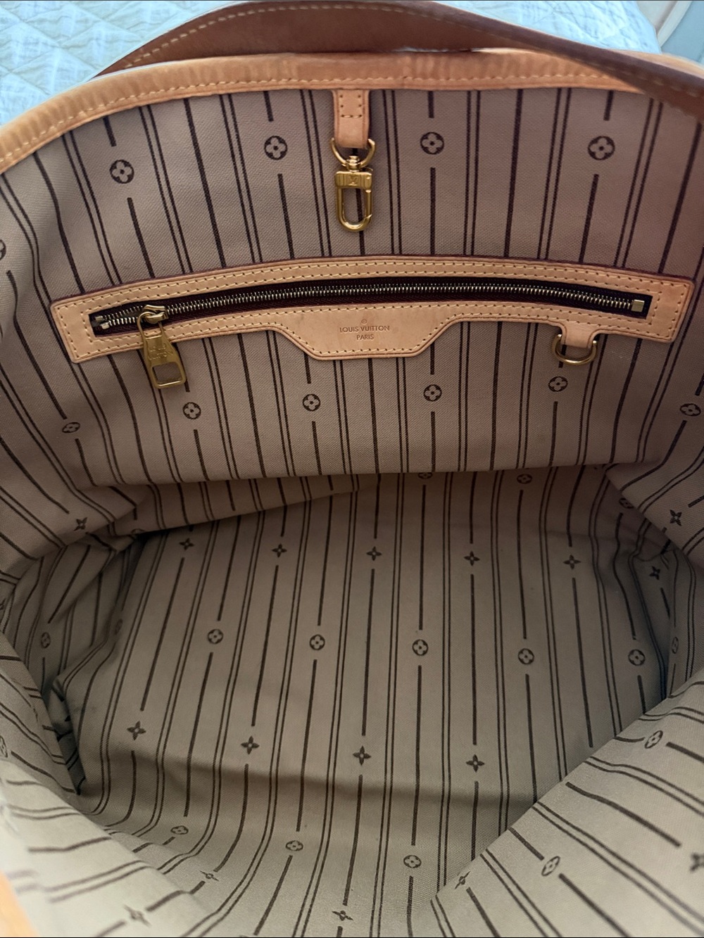 Louis Vuitton Delightful MM Monogram Hobo Bag - Picture 5 of 7